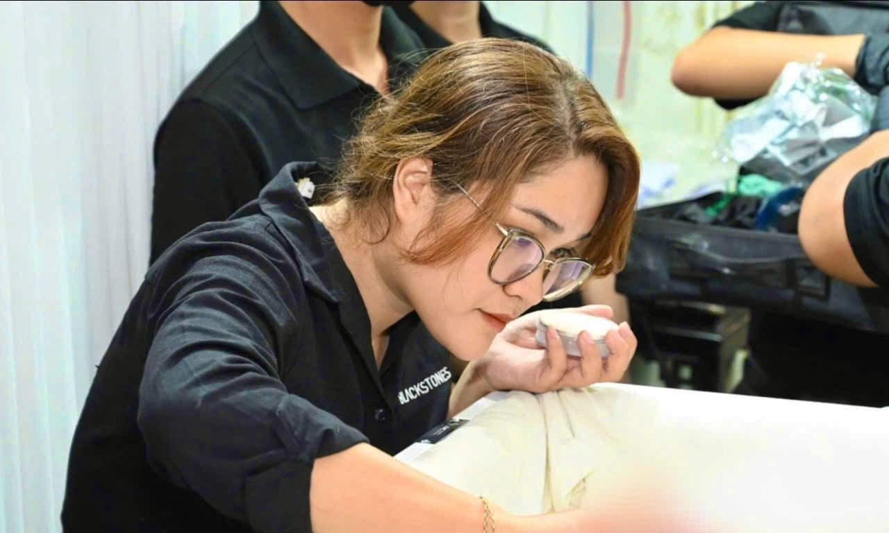 Cô gái trẻ với hành trình đặc biệt: làm đẹp và hỗ trợ tang lễ cho người đã khuất!