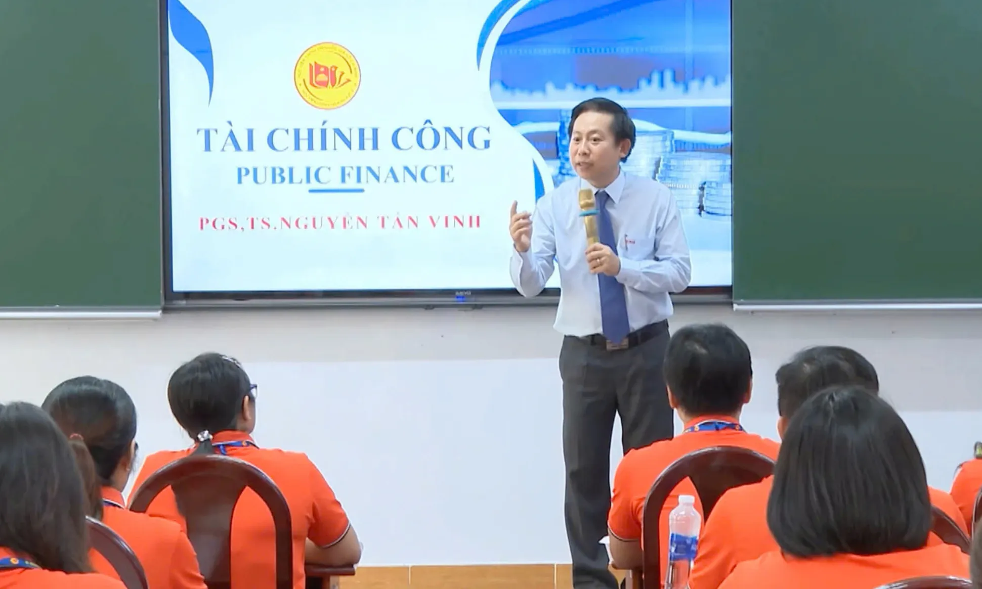 PGS. TS Nguyễn Tấn Vinh hiến kế để cán bộ TPHCM năng động, sáng tạo vì lợi ích chung