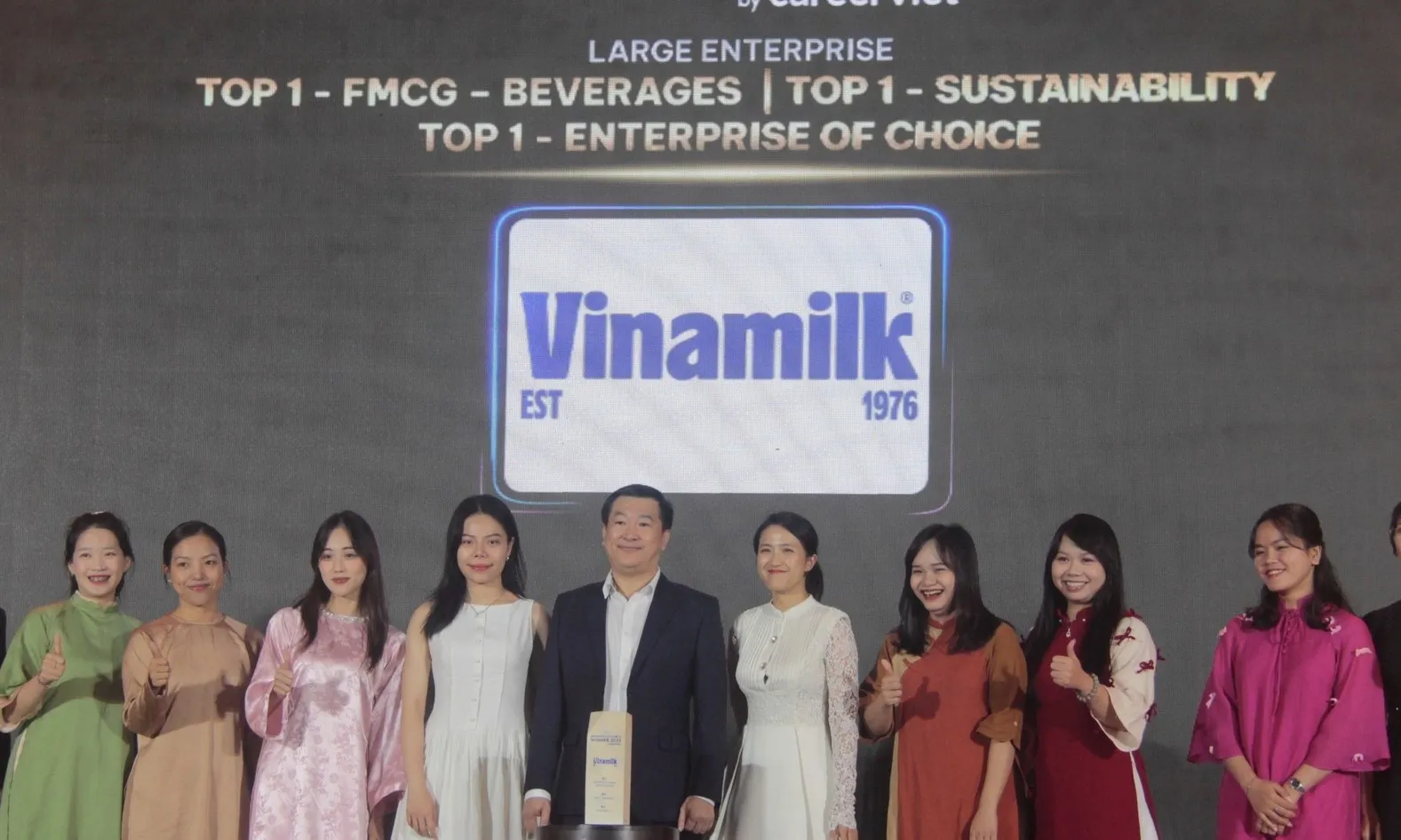 Vinh danh Top 100 doanh nghiệp được yêu thích 2025