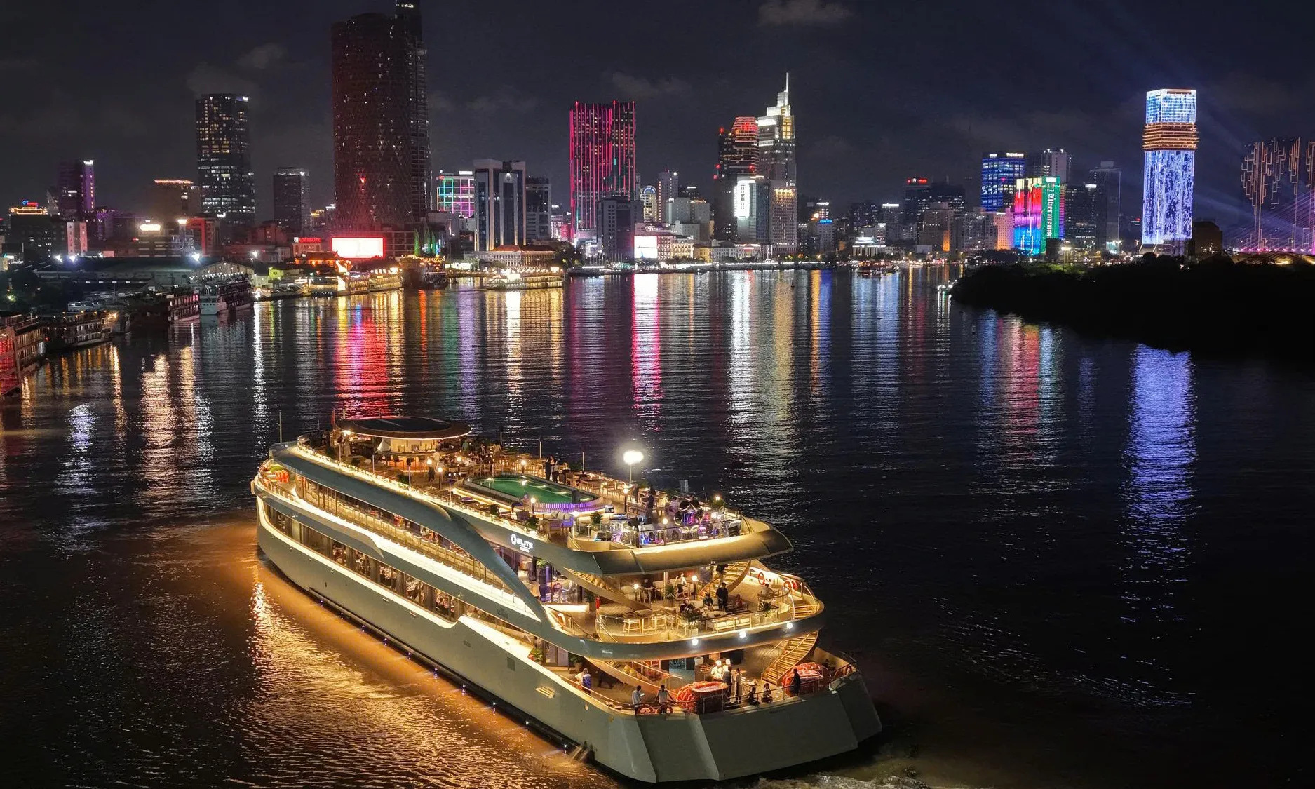 Elite of Saigon -Du thuyền ẩm thực 5 sao vừa xuất hiện trên sông Sài Gòn