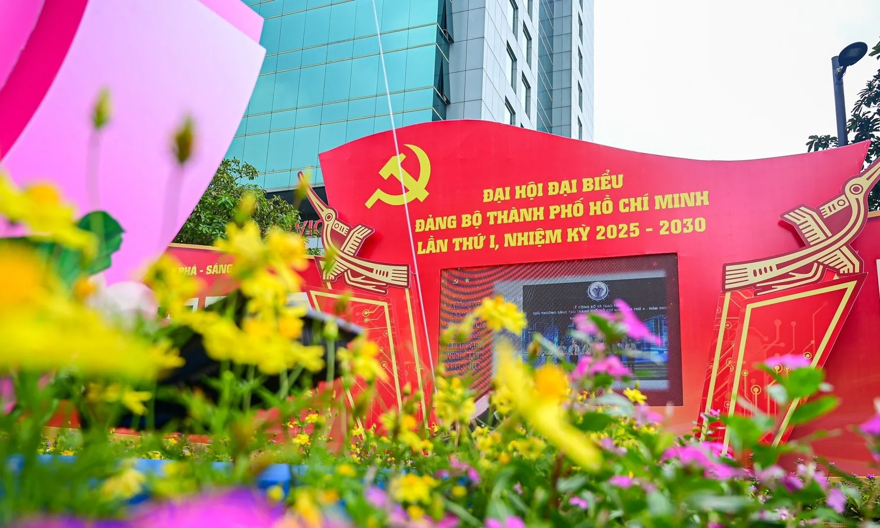 Ho Chi Minh City residents look to the party congress with pride and hope