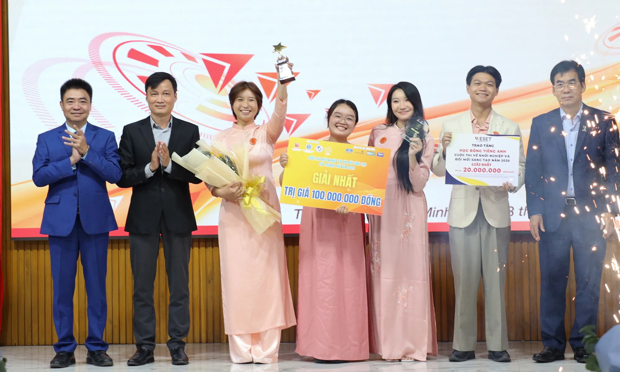 Dự án “Ánh sáng sứ” giải nhất Cuộc thi khởi nghiệp và đổi mới sáng tạo cấp thành phố năm 2025