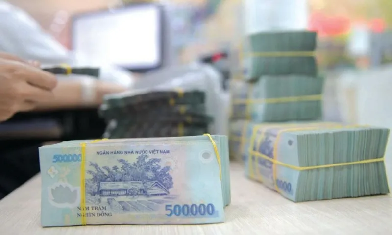 Người dân ồ ạt gửi tiết kiệm