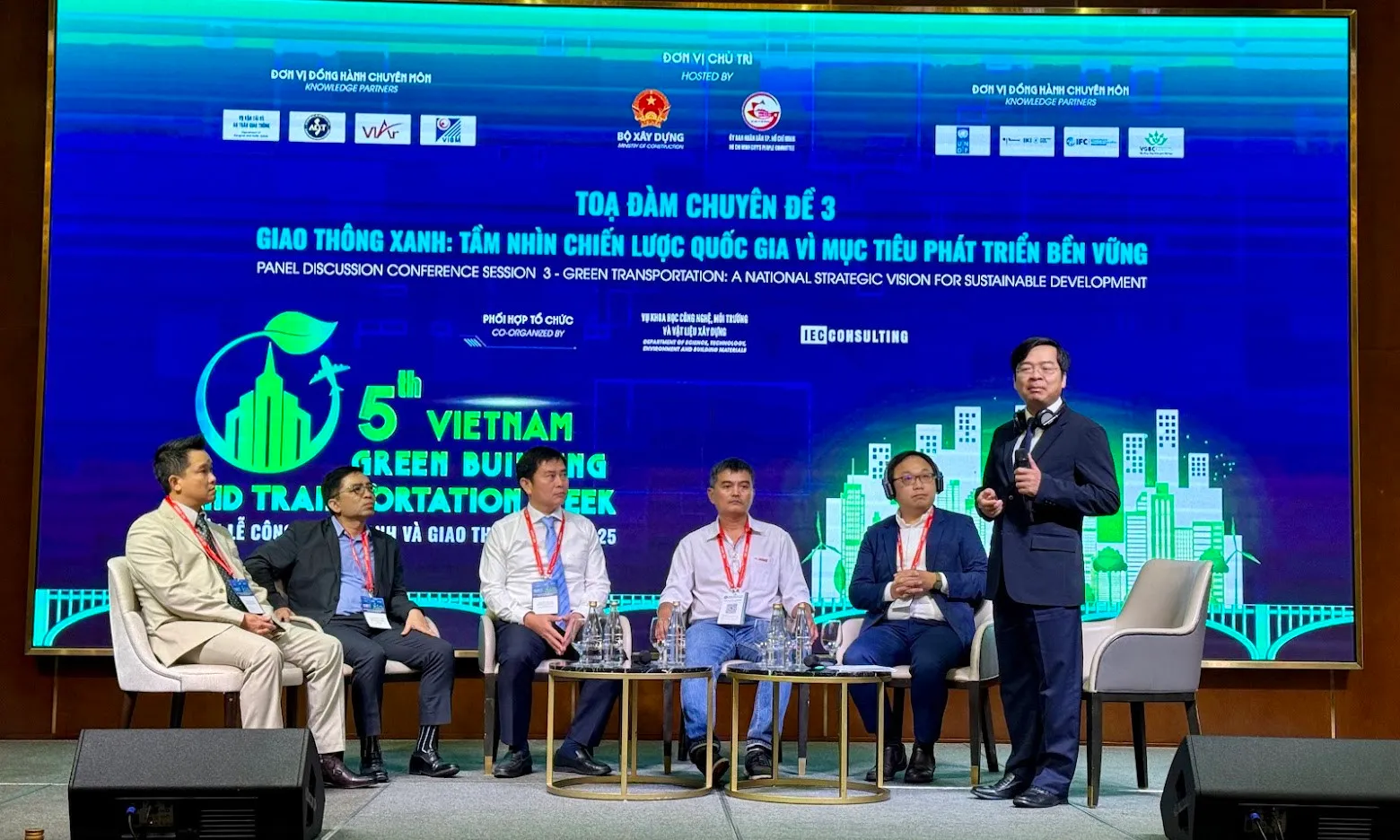 Việt Nam cần hoàn thiện khung pháp lý cho phát triển giao thông xanh