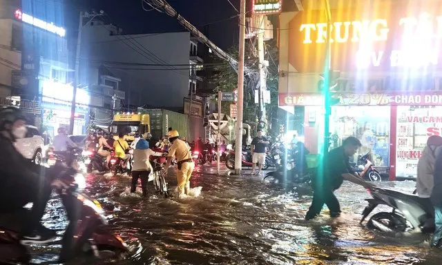 Đảm bảo an toàn giao thông trong đợt cao điểm triều cường