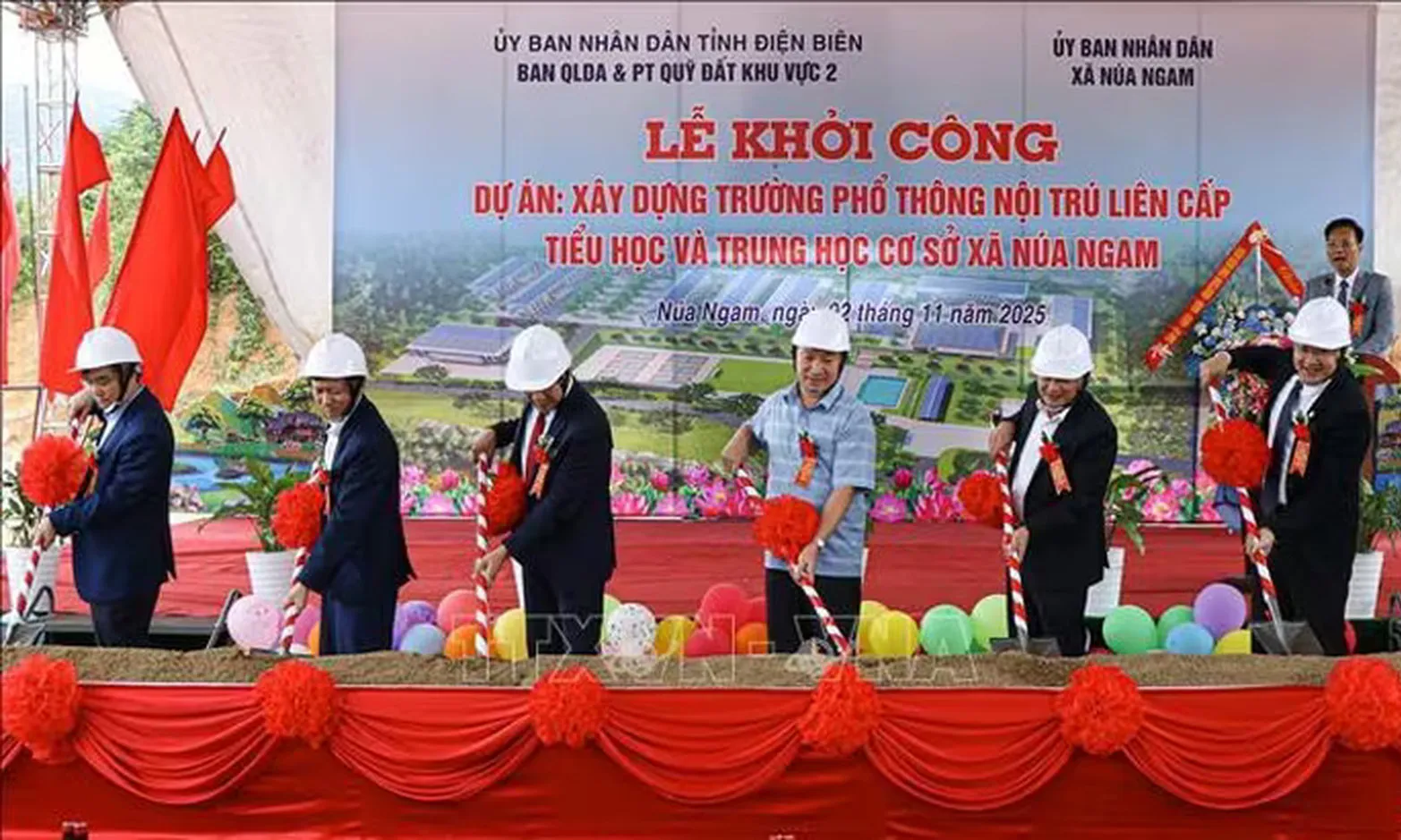 17 tỉnh, thành khởi công 72 trường nội trú liên cấp ở vùng biên giới