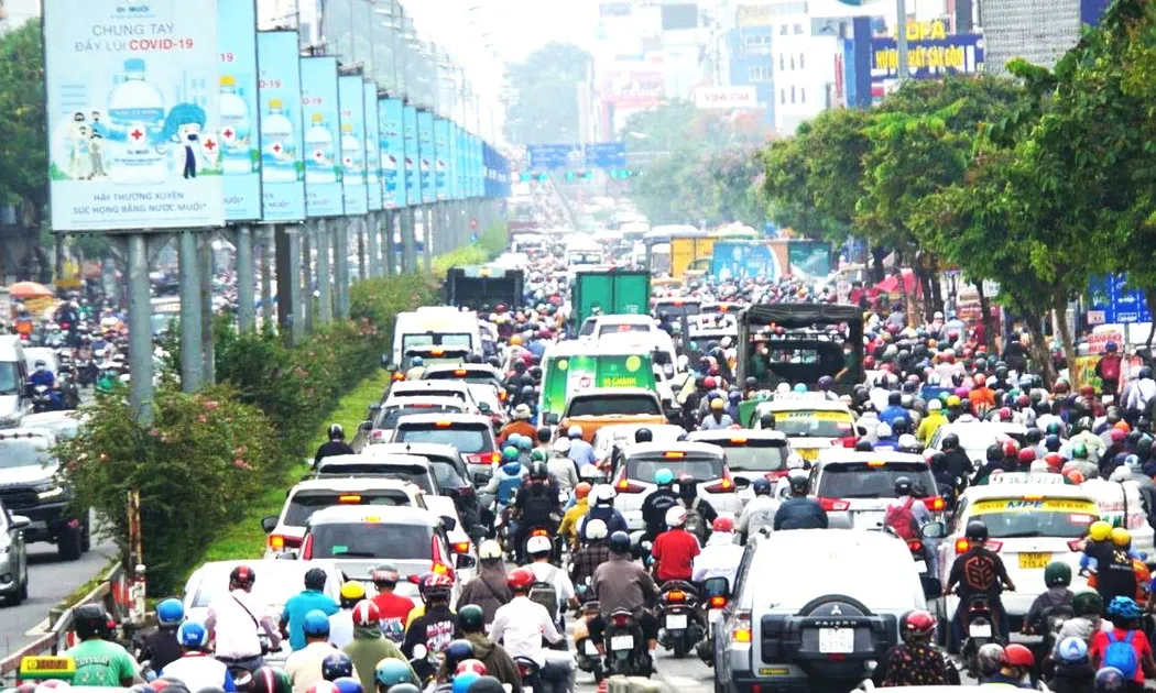 Linh động phân làn, phân luồng để giảm kẹt xe khu vực cầu vượt Hoàng Hoang Thám