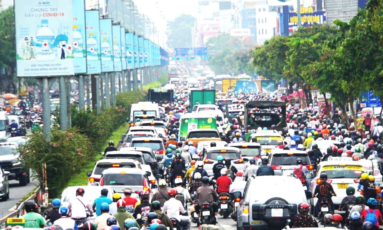 Linh động phân làn, phân luồng để giảm kẹt xe khu vực cầu vượt Hoàng Hoang Thám