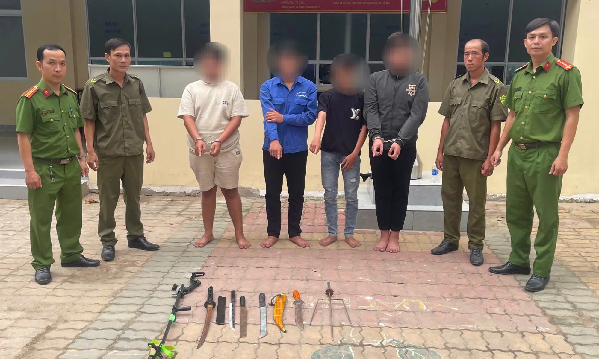 Công an Đông Thạnh truy xét nhanh nhóm “tuổi teen” mang dao giải quyết mâu thuẫn