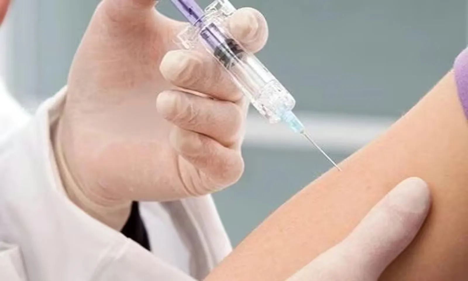 Từ năm 2026, trẻ em gái 11 tuổi tại 4 tỉnh sẽ được tiêm miễn phí vaccine HPV