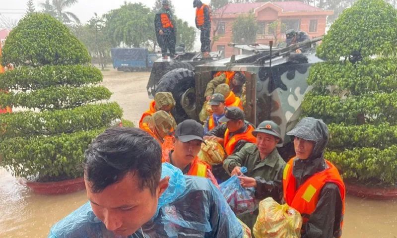 Mưa lũ miền Trung: 68 người chết và mất tích