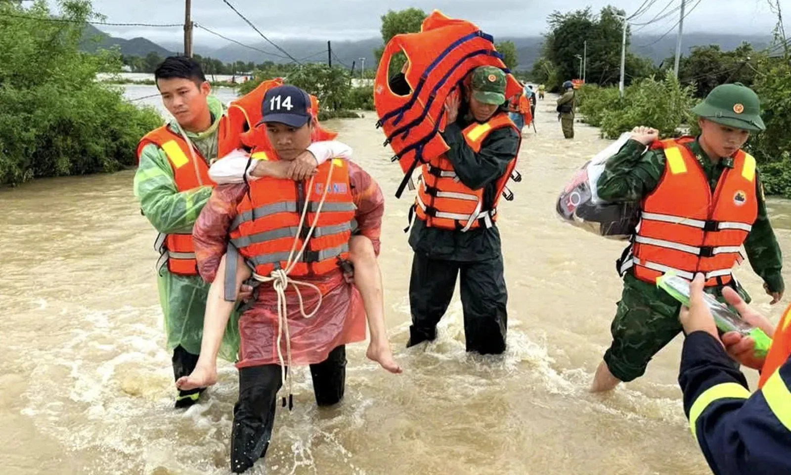 Mưa lũ tại miền Trung: Hơn 100 người chết và mất tích thiệt hại hơn 9.000 tỷ đồng