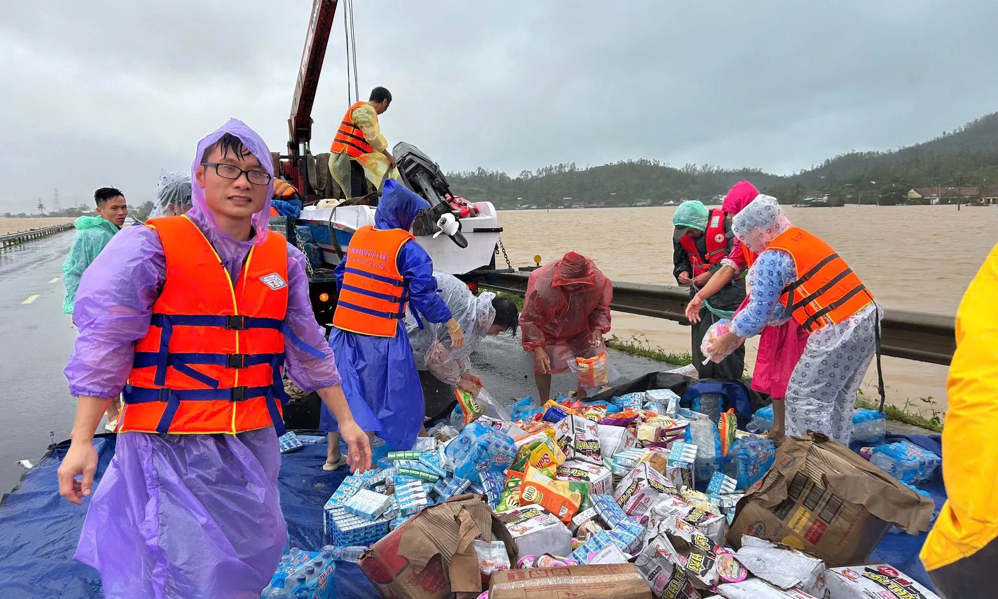 Cả nước vì đồng bào miền Trung 