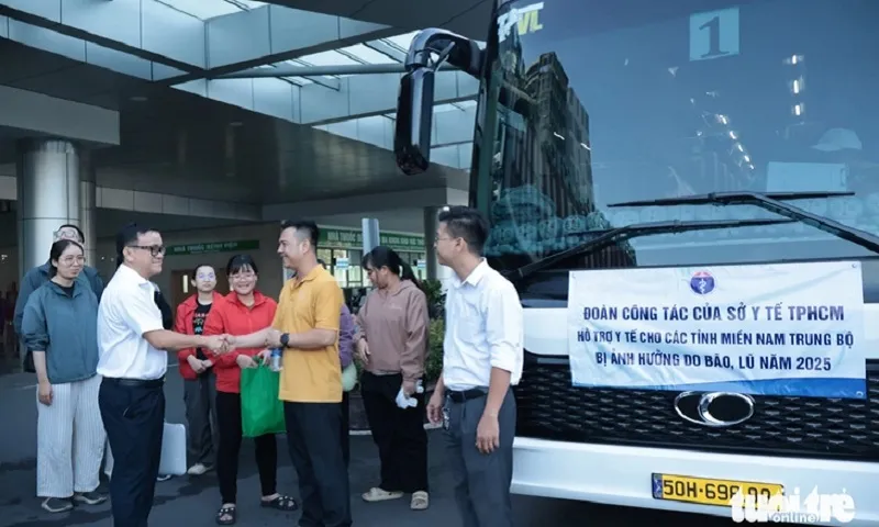 Hàng trăm y bác sĩ TPHCM, Đồng Nai chi viện vùng lũ