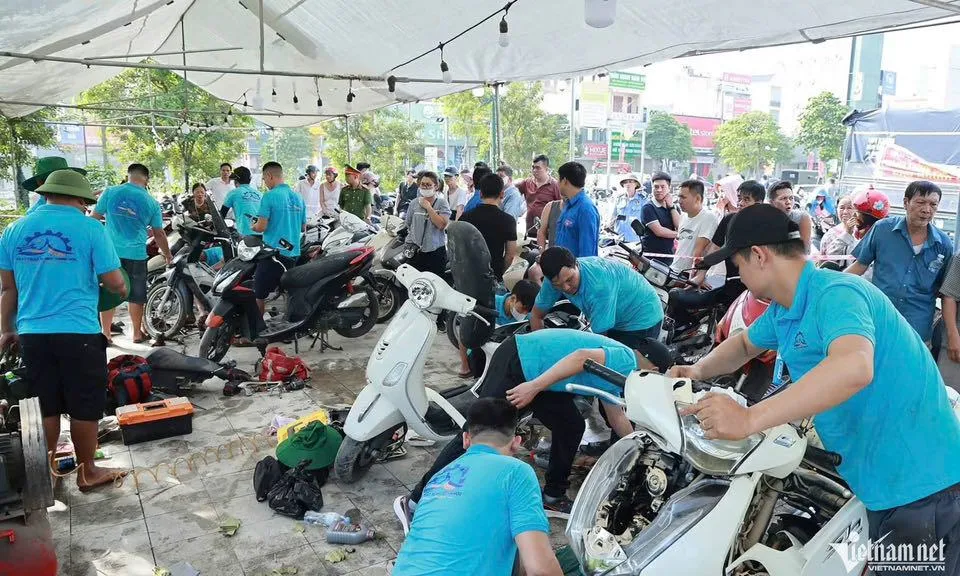 Singwing và Hội xe máy Toàn quốc sửa xe, thay nhớt miễn phí cho người dân Khánh Hòa từ 27-28/11