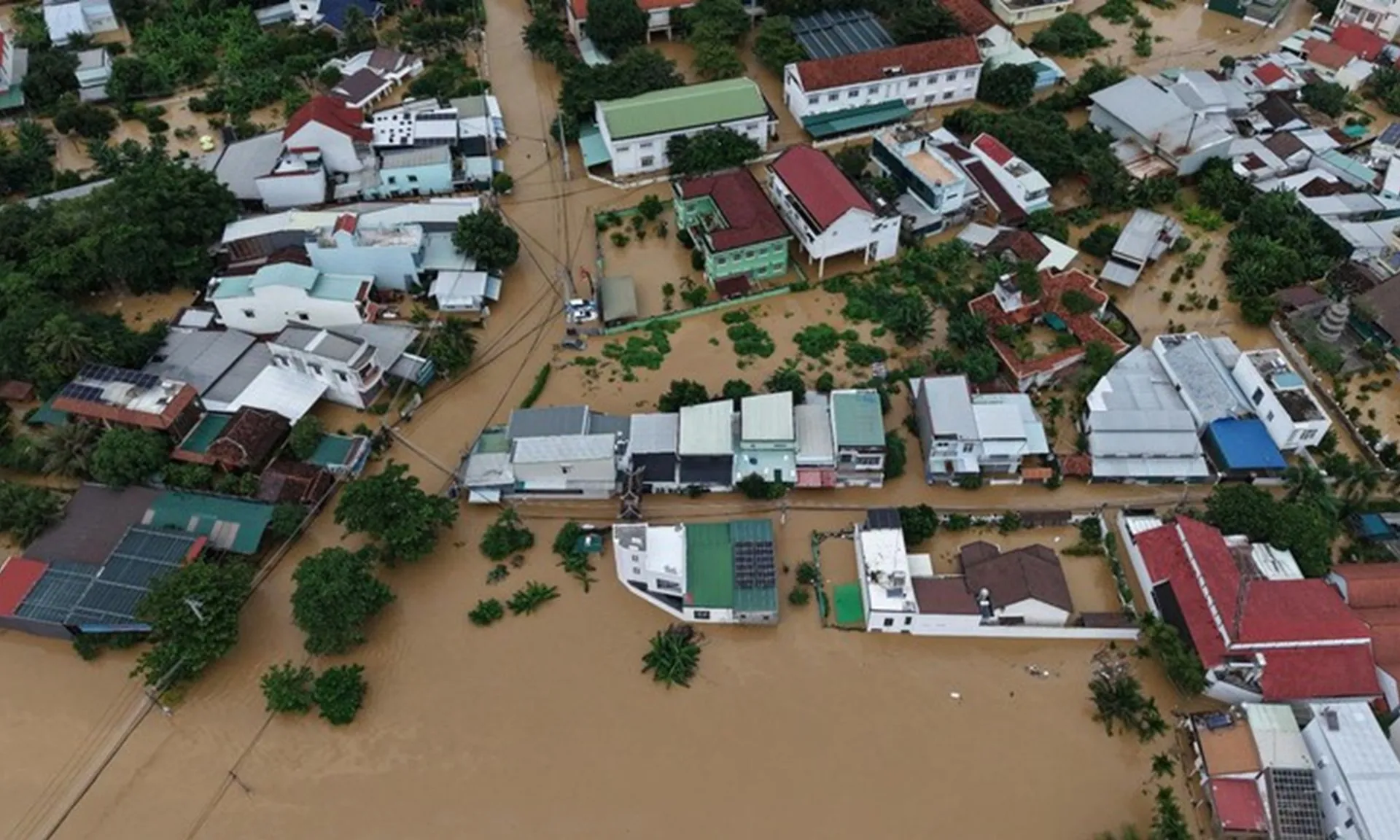 Khẩn trương thống kê thiệt hại, nhanh chóng sửa chữa, xây dựng lại nhà ở cho nhân dân