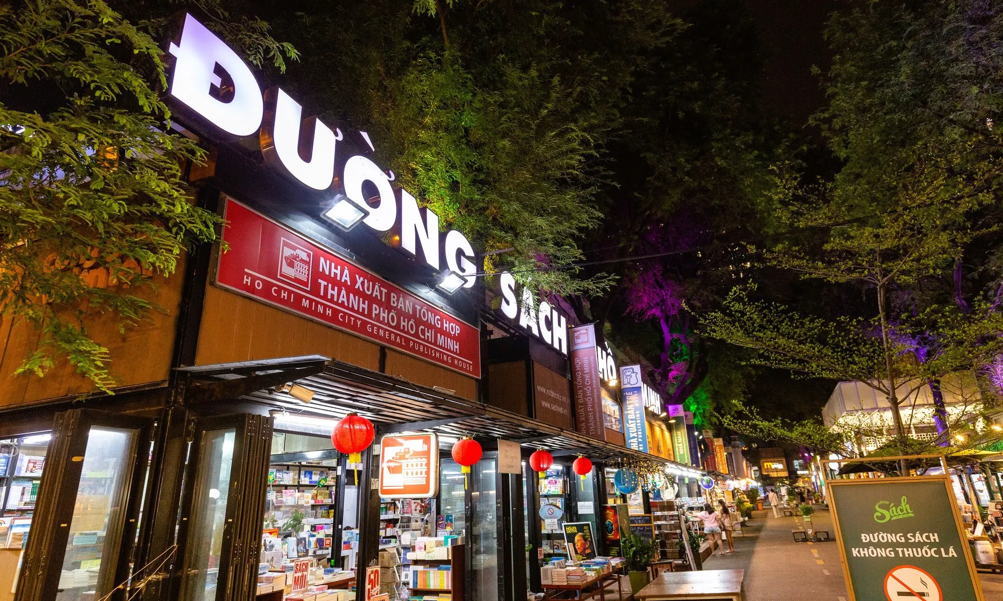 HCMC Book Street awakens its nighttime potentials