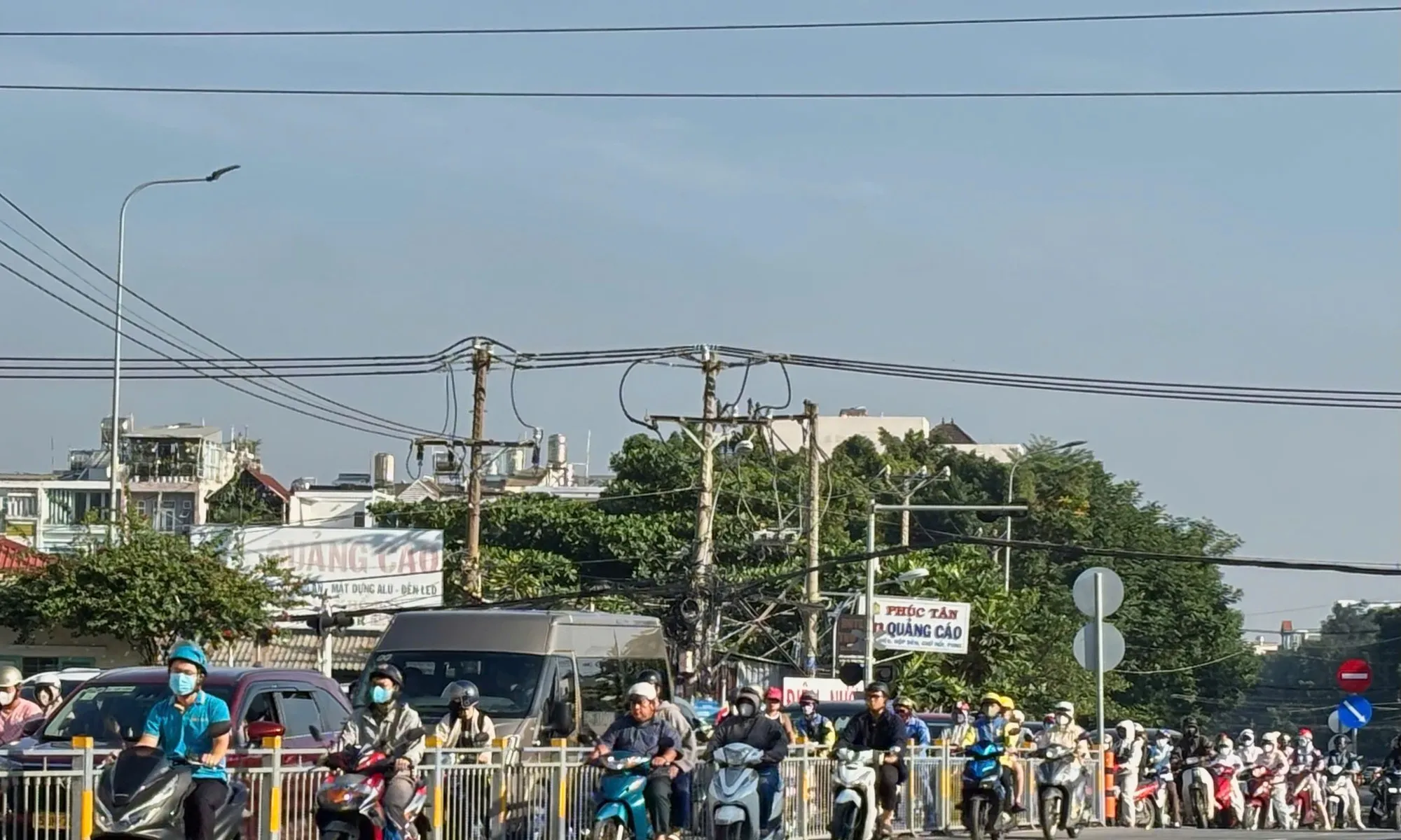 Công an TPHCM mạnh tay xử phạt chạy ngược chiều, sai làn, chạy vào đường cấm