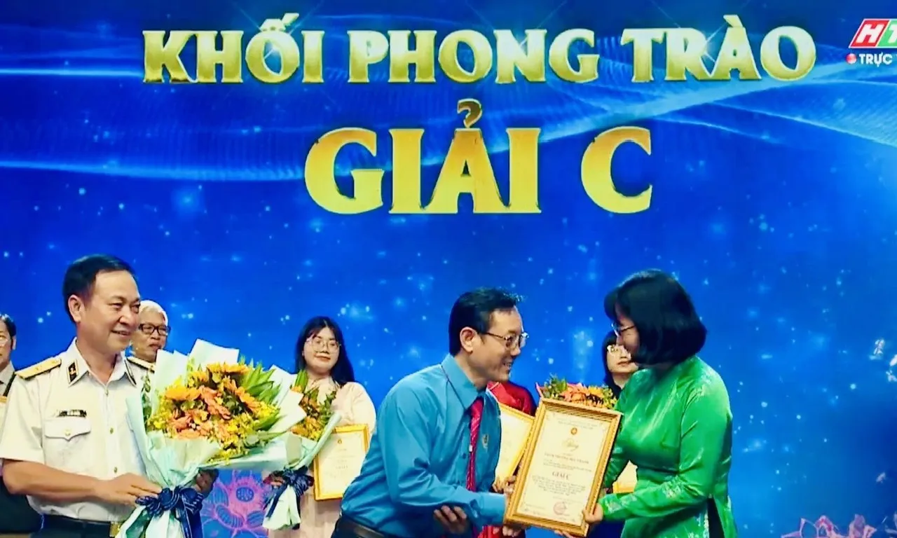 Cán bộ công đoàn Khâu Đăng Khoa học Bác theo cách riêng của mình.