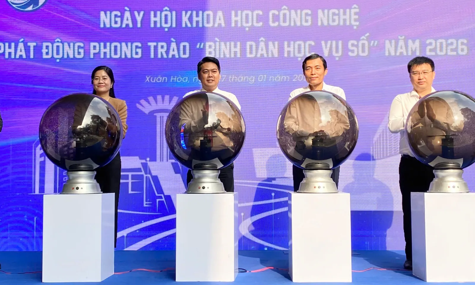 Sôi động ngày hội Khoa học công nghệ - phát động phong trào Bình dân học vụ số năm 2026