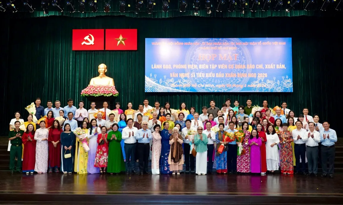 Phóng viên, biên tập viên, văn nghệ sĩ tiêu biểu gặp gỡ lãnh đạo TP đầu năm Bính Ngọ 2026