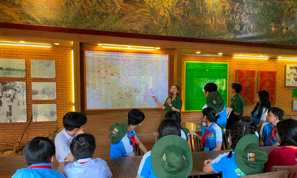 Gặp gỡ thuyết minh viên gắn bó với Khu tưởng niệm Thanh niên xung phong TP.HCM