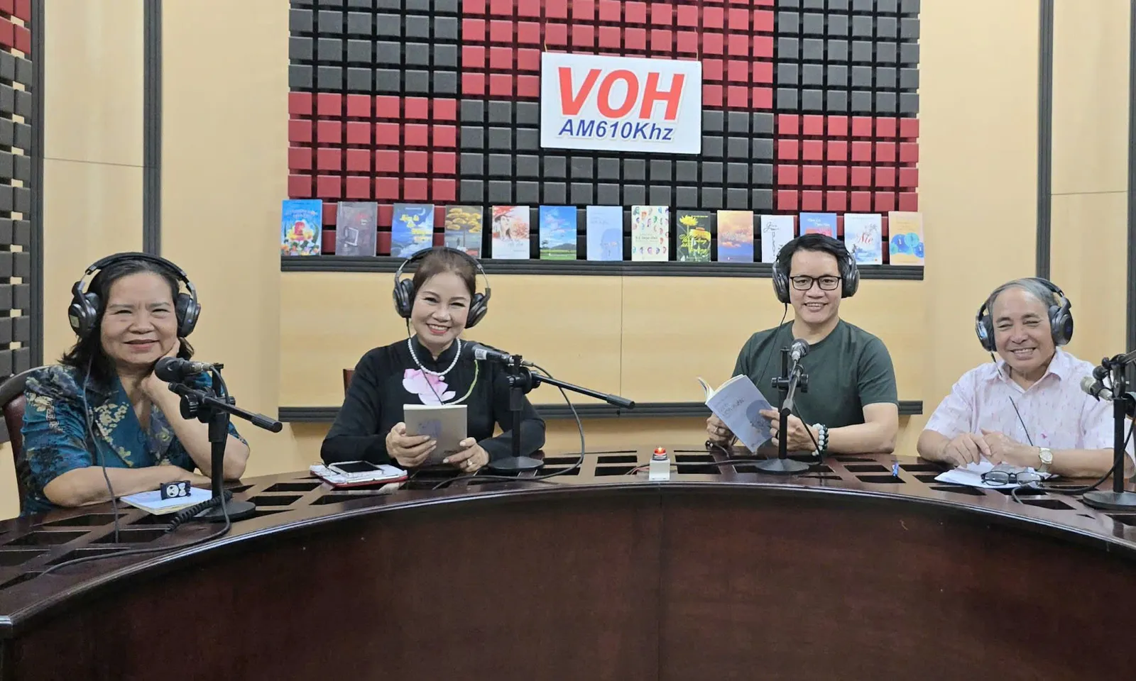 Mai Thị Thu Cúc với hành trình gánh thơ đi xa