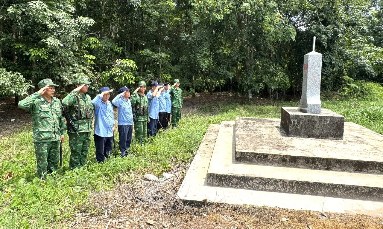 Giữ màu xanh nơi biên giới