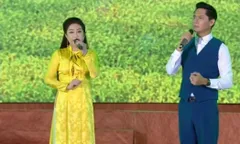 Thưởng thức chương trình Vầng trăng cổ nhạc trong chủ đề "Hoa trên đất thép"