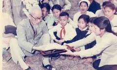 Chủ tịch Hồ Chí Minh với học sinh, sinh viên Việt Nam