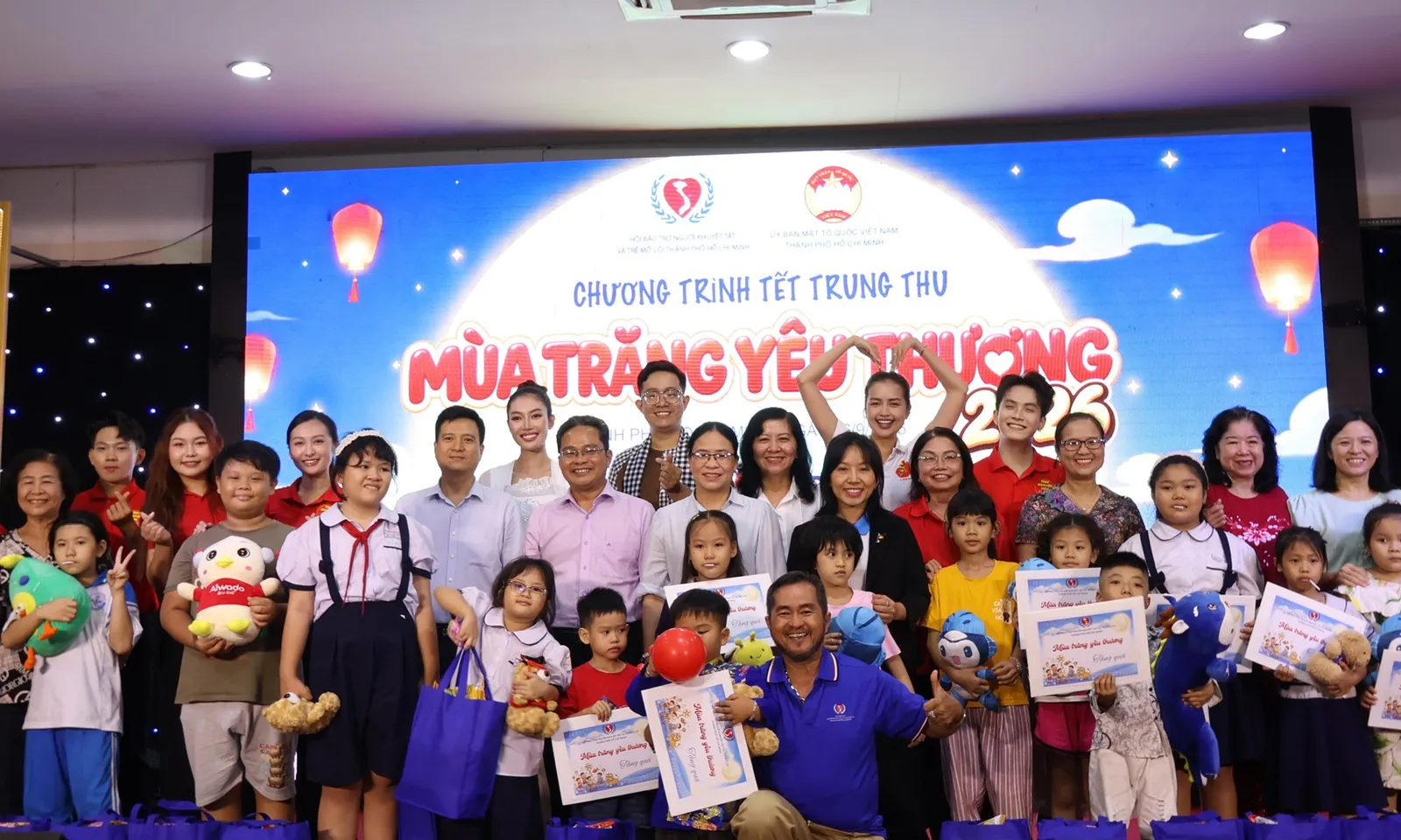 Đón trăng rằm cùng Mùa trăng yêu thương 2026