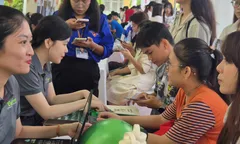 Ứng dụng công nghệ AI, hỗ trợ sinh viên “chốt” việc làm ngay tại ngày hội