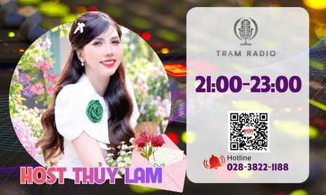 Năm tháng hằn trên đôi bàn tay chai sần của Mẹ Cha