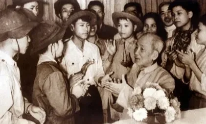Được Bác săn sóc - Được Bác phê bình
