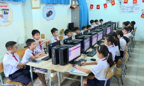 Đẩy mạnh chuyển đổi số trong trường học